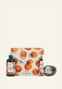 Oranges & Stockings Spiced Orange Essentials Geschenkset für 26€ in The Body Shop