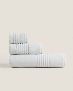 Handtuch Aus Gekämmter Baumwolle für 5,99€ in Zara Home