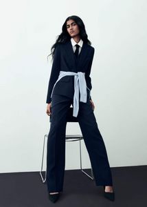 Anzughose mit Stretchbund für 49,99€ in Mango